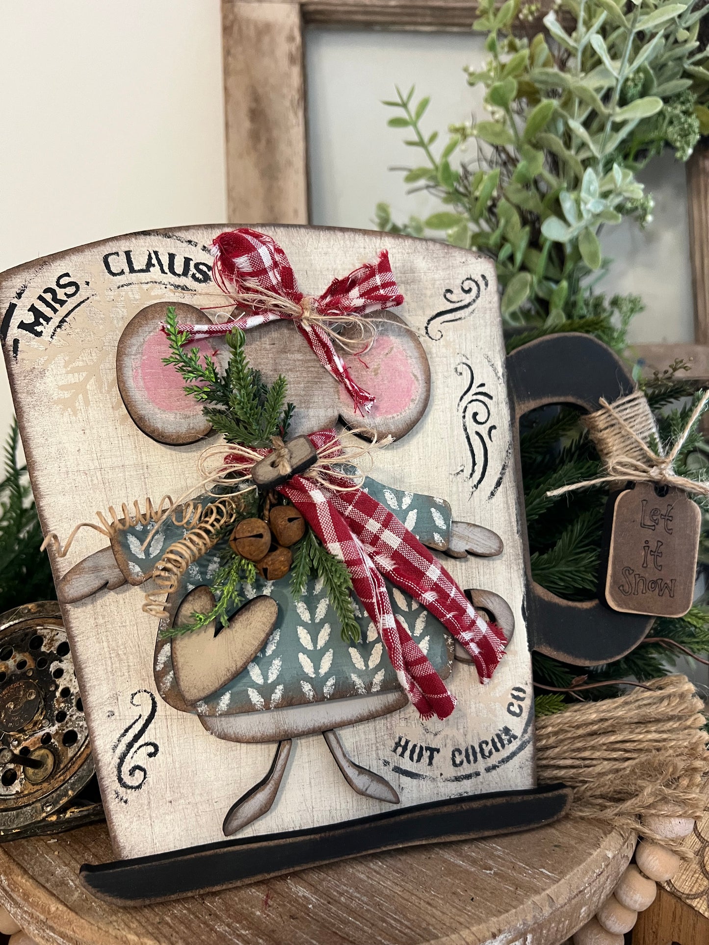 Mouse in a Mug Shelf Leaner #380