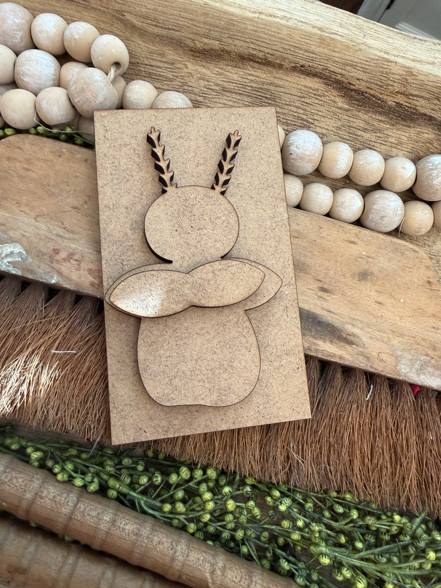 Tattered Prim_Rustic Bee Insert (Large Interchangeable) #559