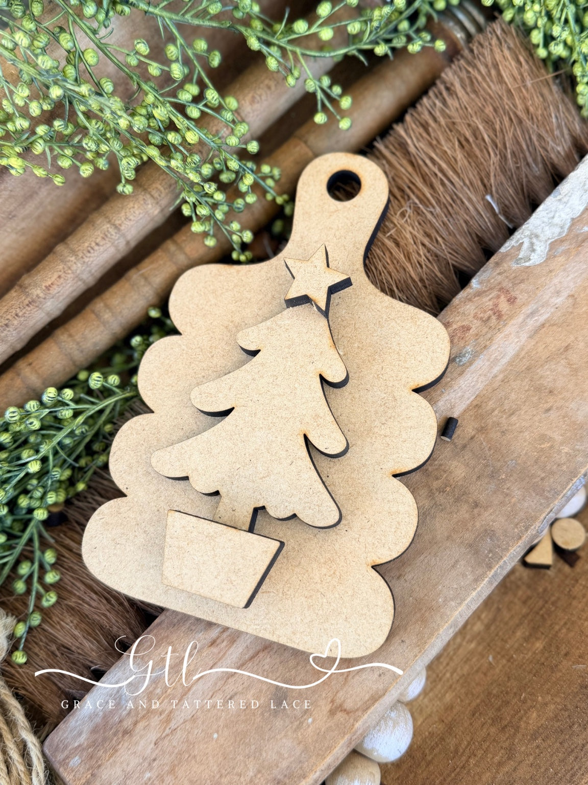 Unfinished retro vintage scalloped Christmas tree ornament wood kit