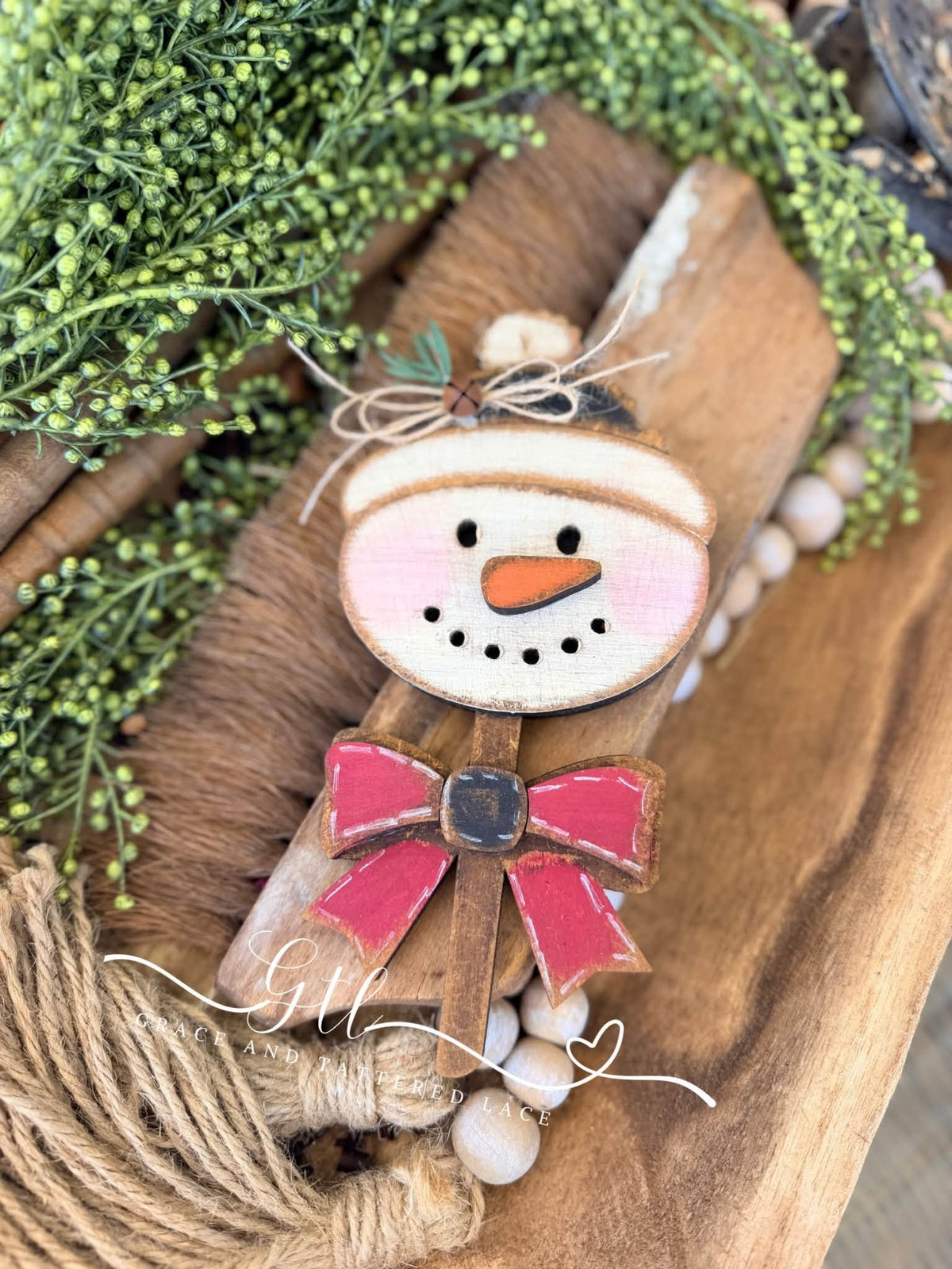 Painted example of Wonky Snowman Lollipop #729 (kit ships unpainted)