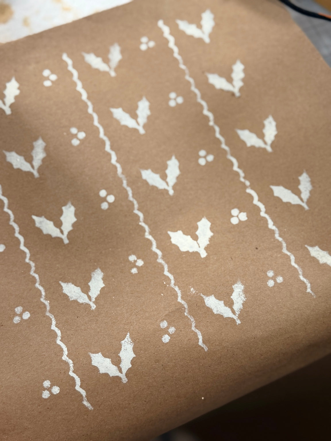Holly and Berries Scalloped Stripe stencil 815 painted sample
