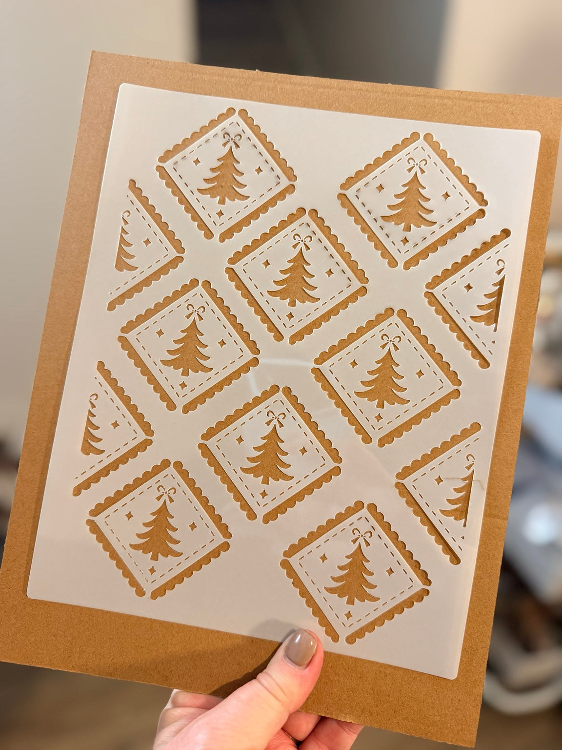 Scalloped Bow-Topped Christmas Tree Stencil