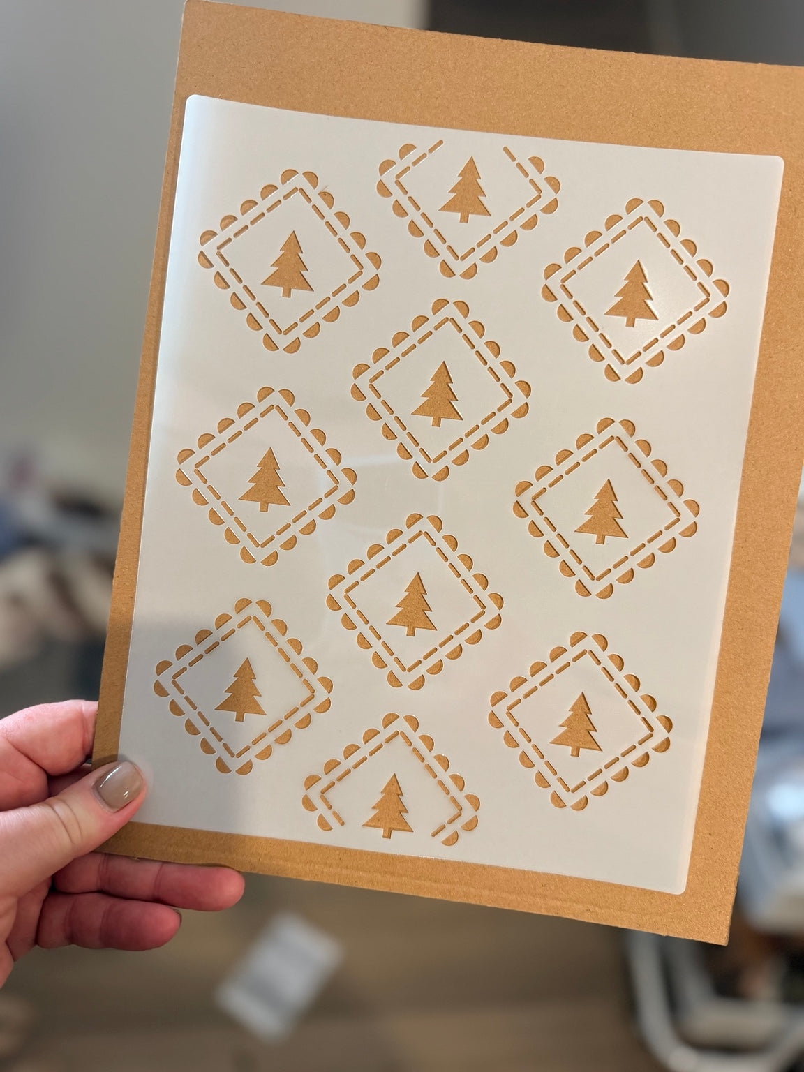 Scalloped Primitive Christmas Tree Stencil