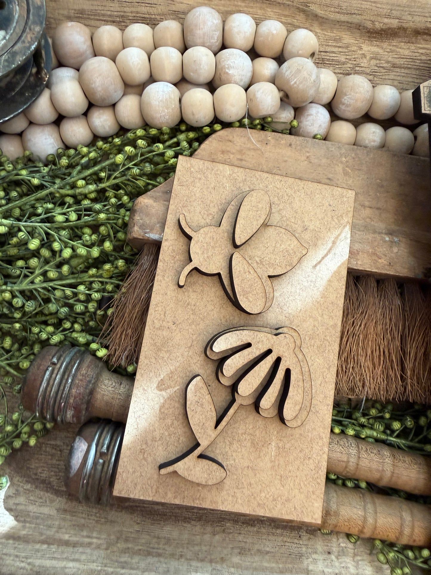 Tattered Lantern Flower with Bee  #554Insert (Large Interchangeable)