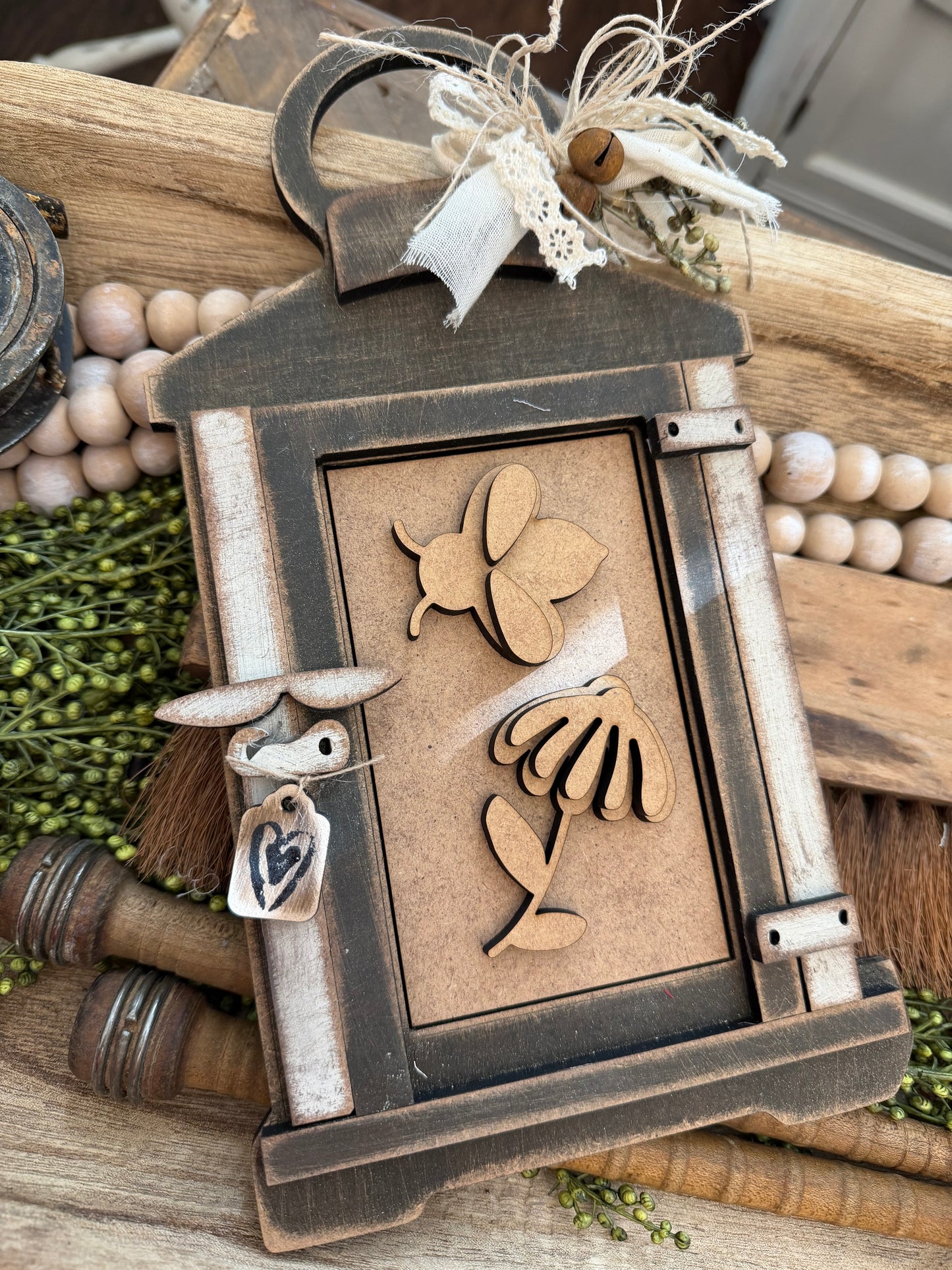 Tattered Lantern Flower with Bee  #554Insert (Large Interchangeable)