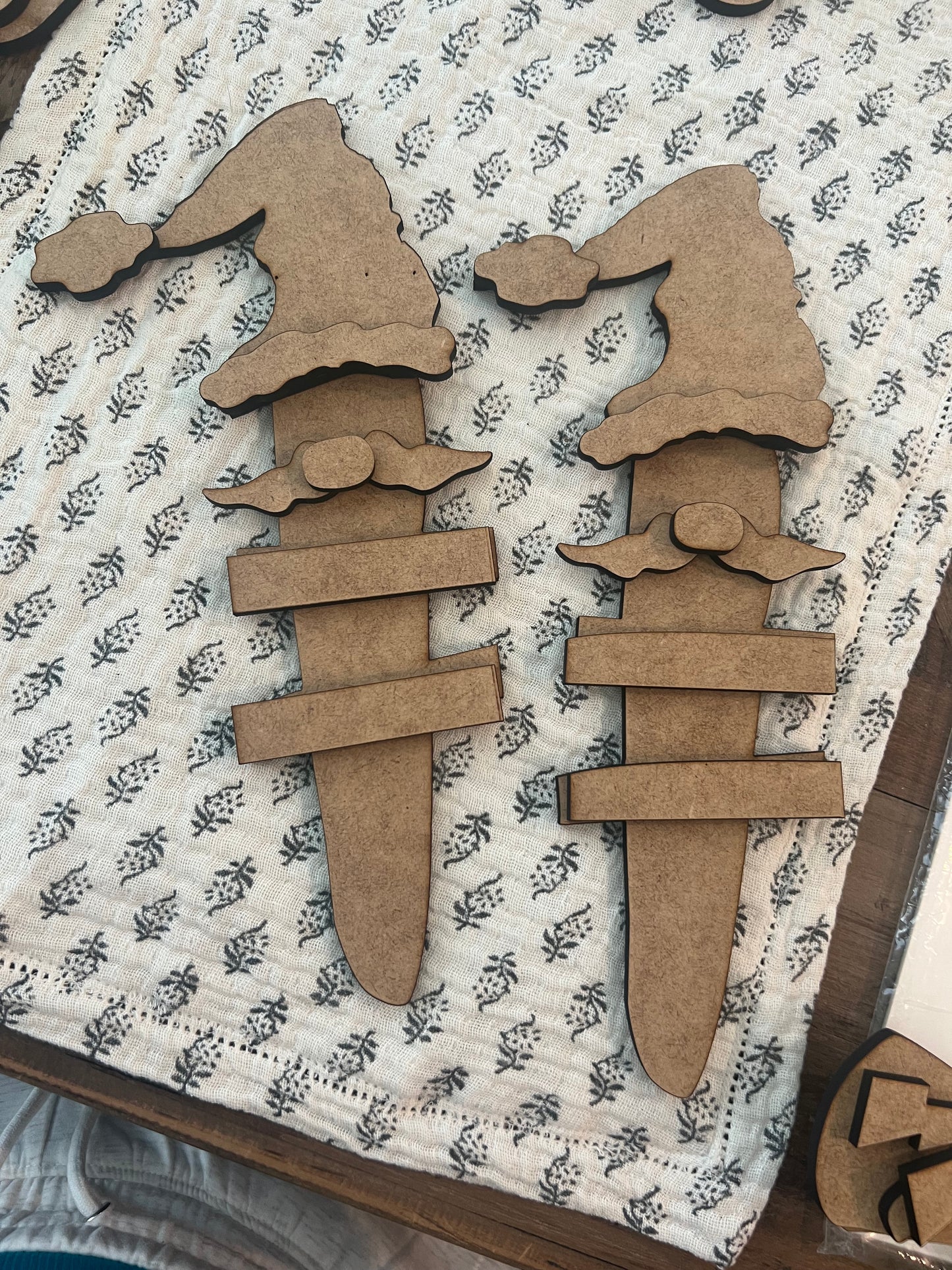 Wonky Santa (2 pack-9.5”)