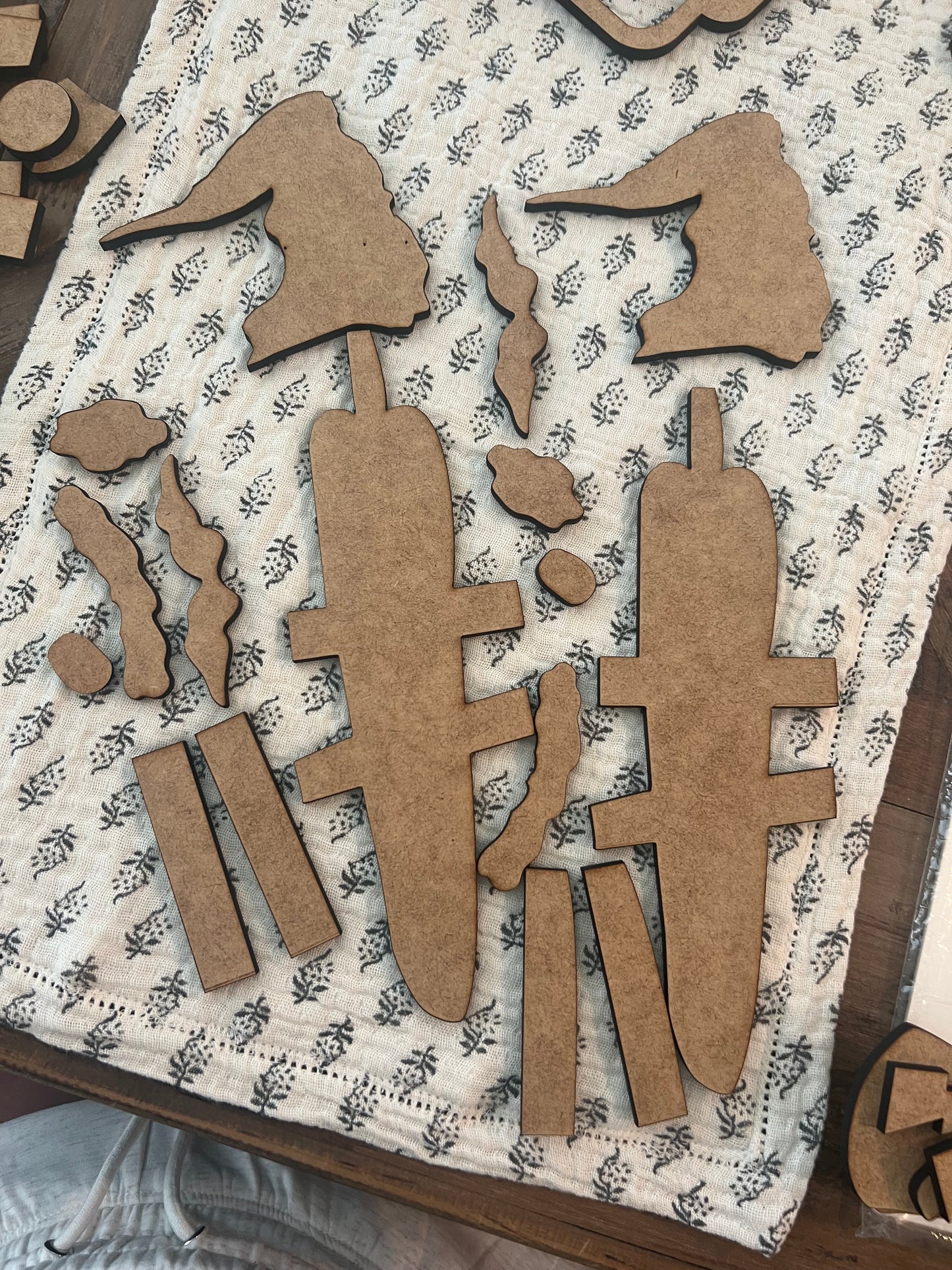 Wonky Santa (2 pack-9.5”)
