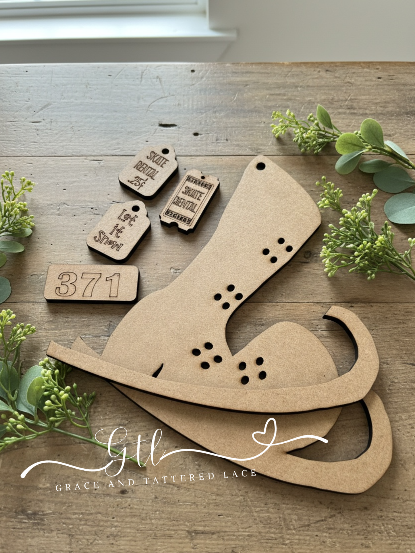 Wonky Jumbled Ice Skate Shelf Sitter #371