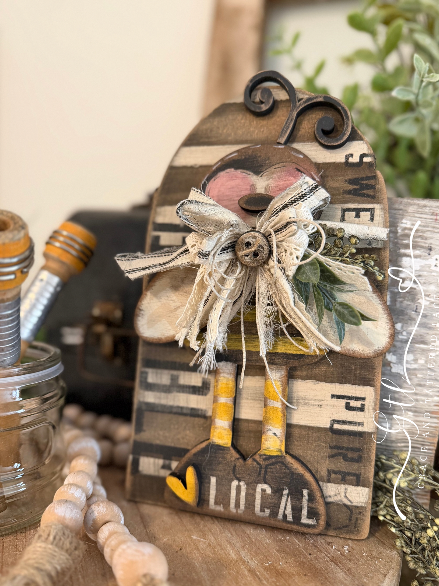 Rustic Prim Ladybug/Bee #444