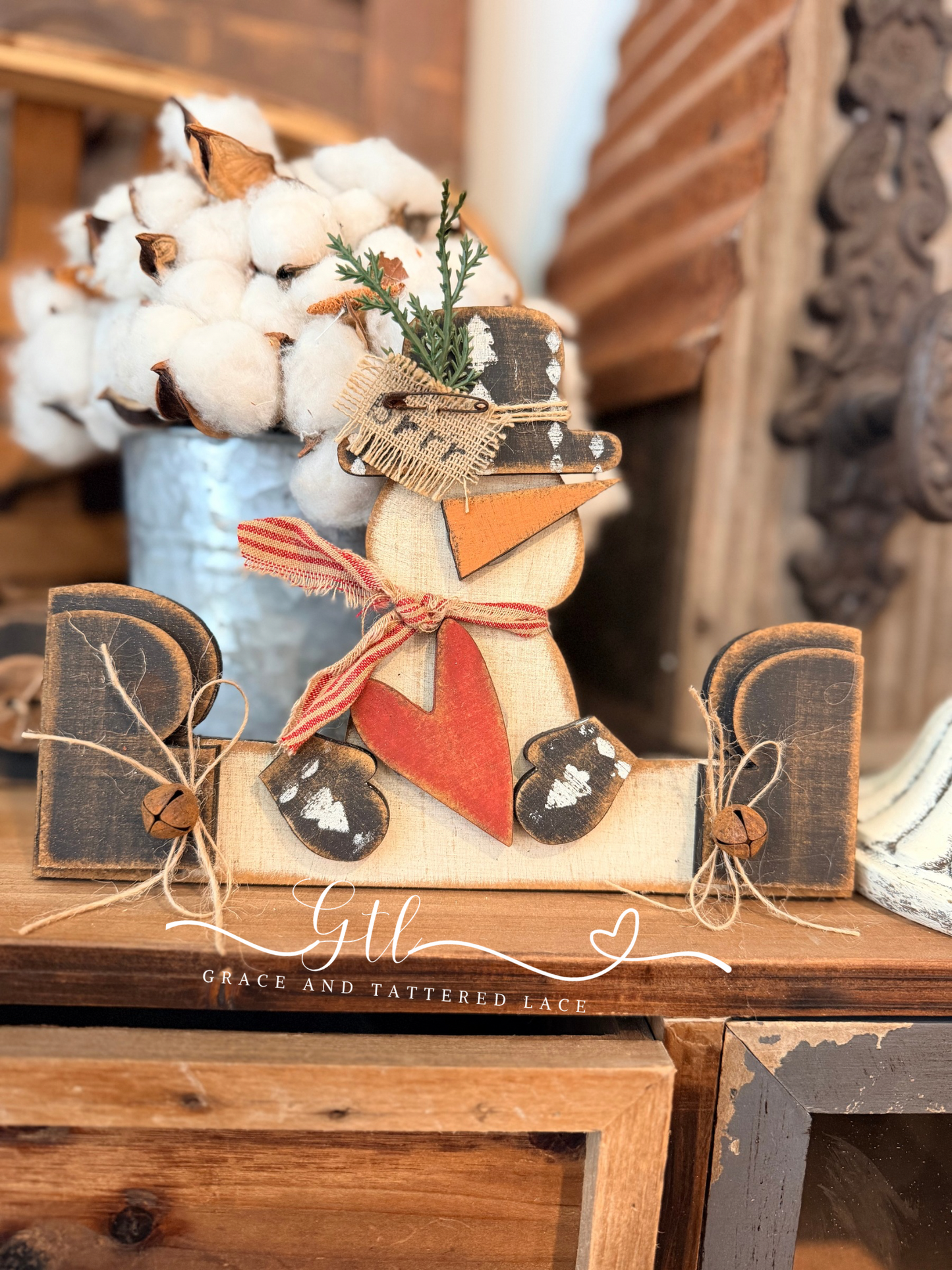 Sitting Snowman 706