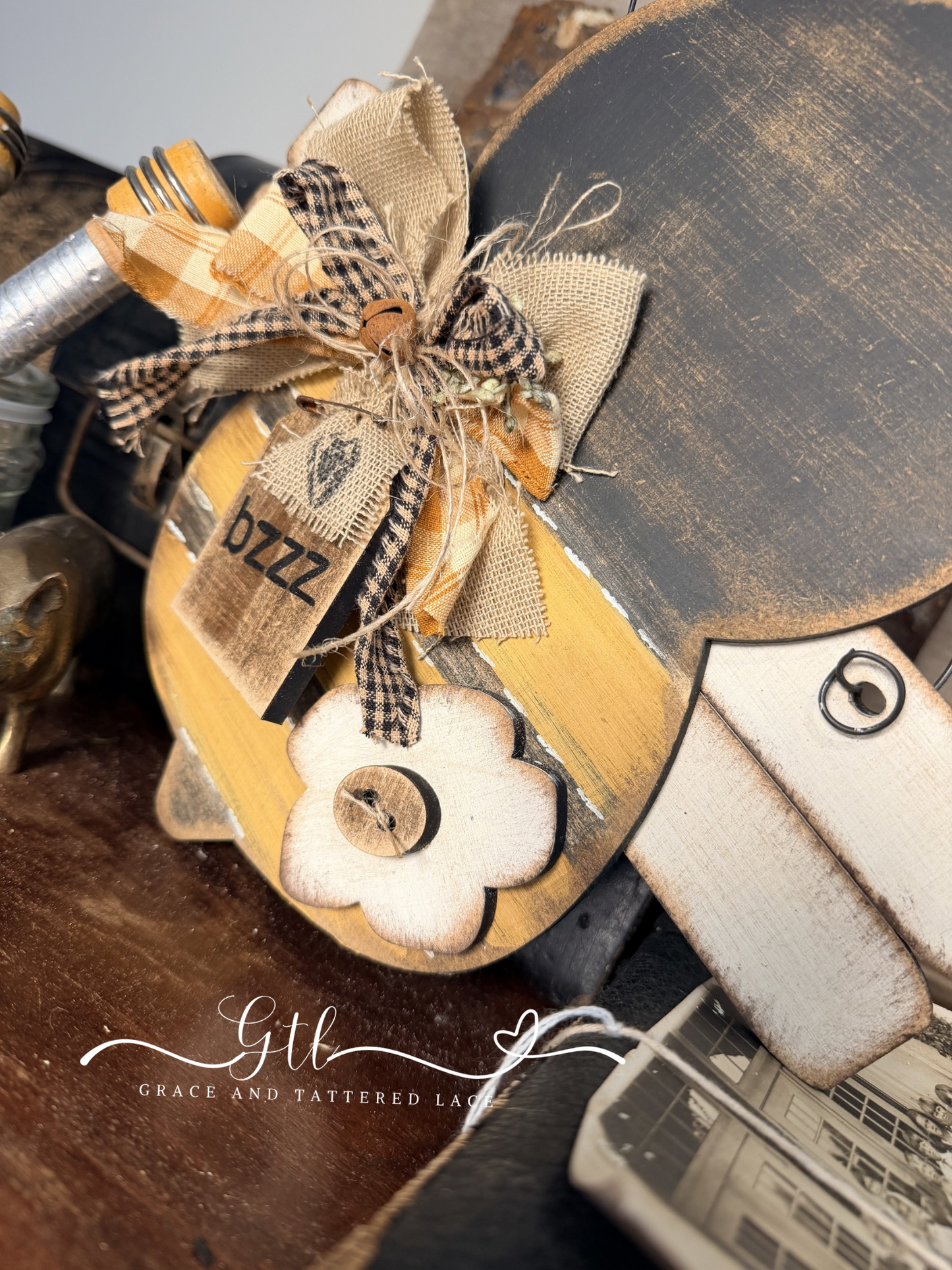 Wonky Rustic Bee Hanger Large 604