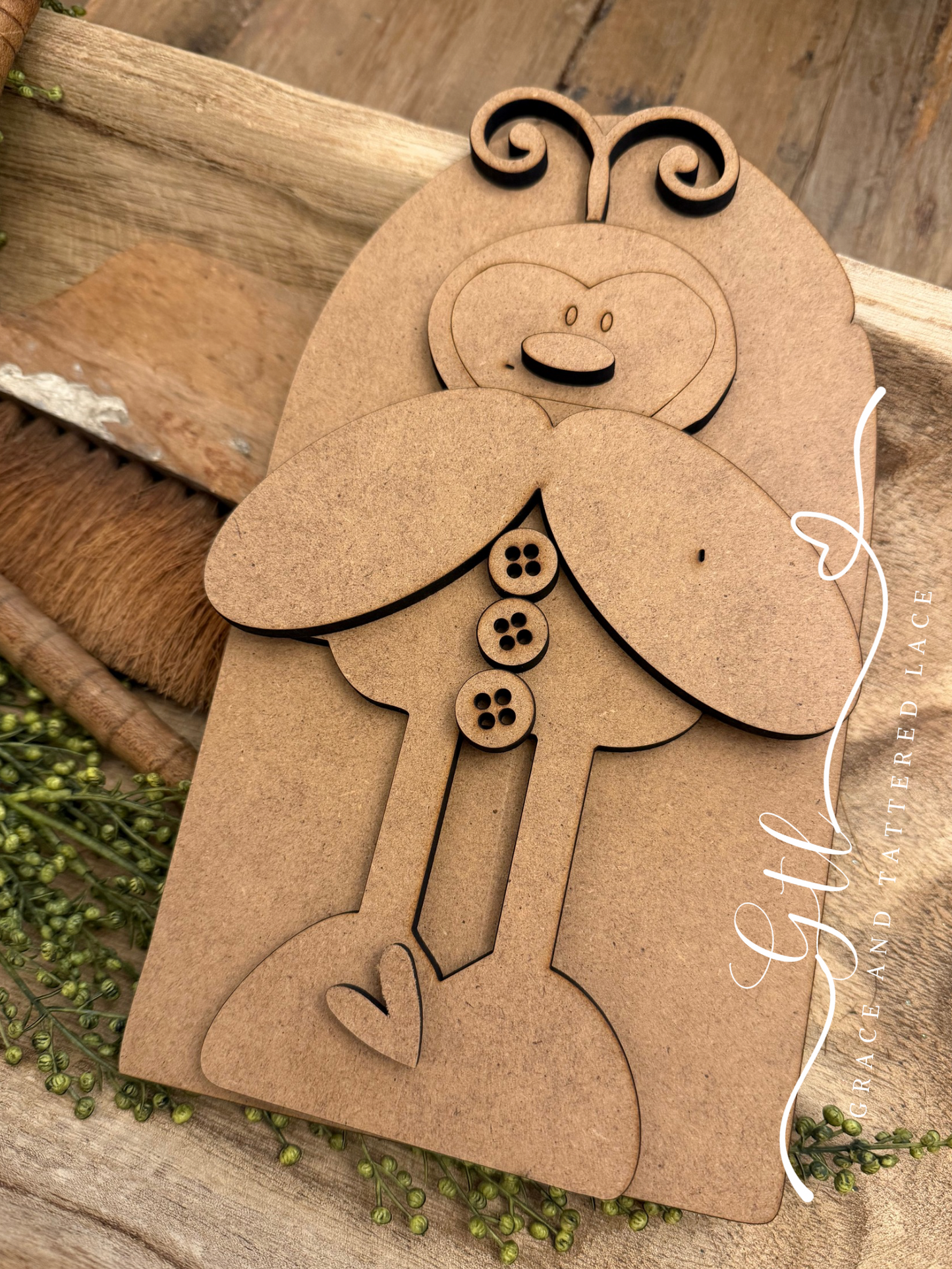 Rustic Prim Ladybug/Bee #444