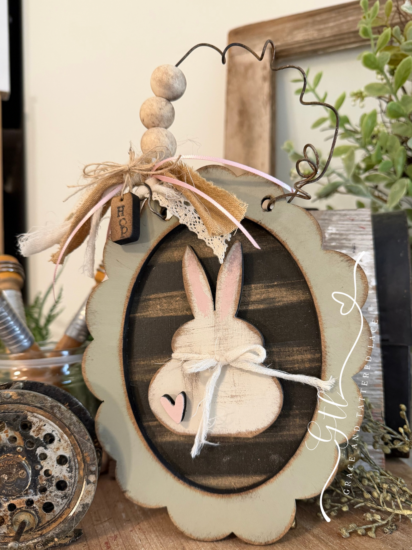 Wonky Scalloped Oval Frame with Chubby Bunny DIY Craft Kit #413