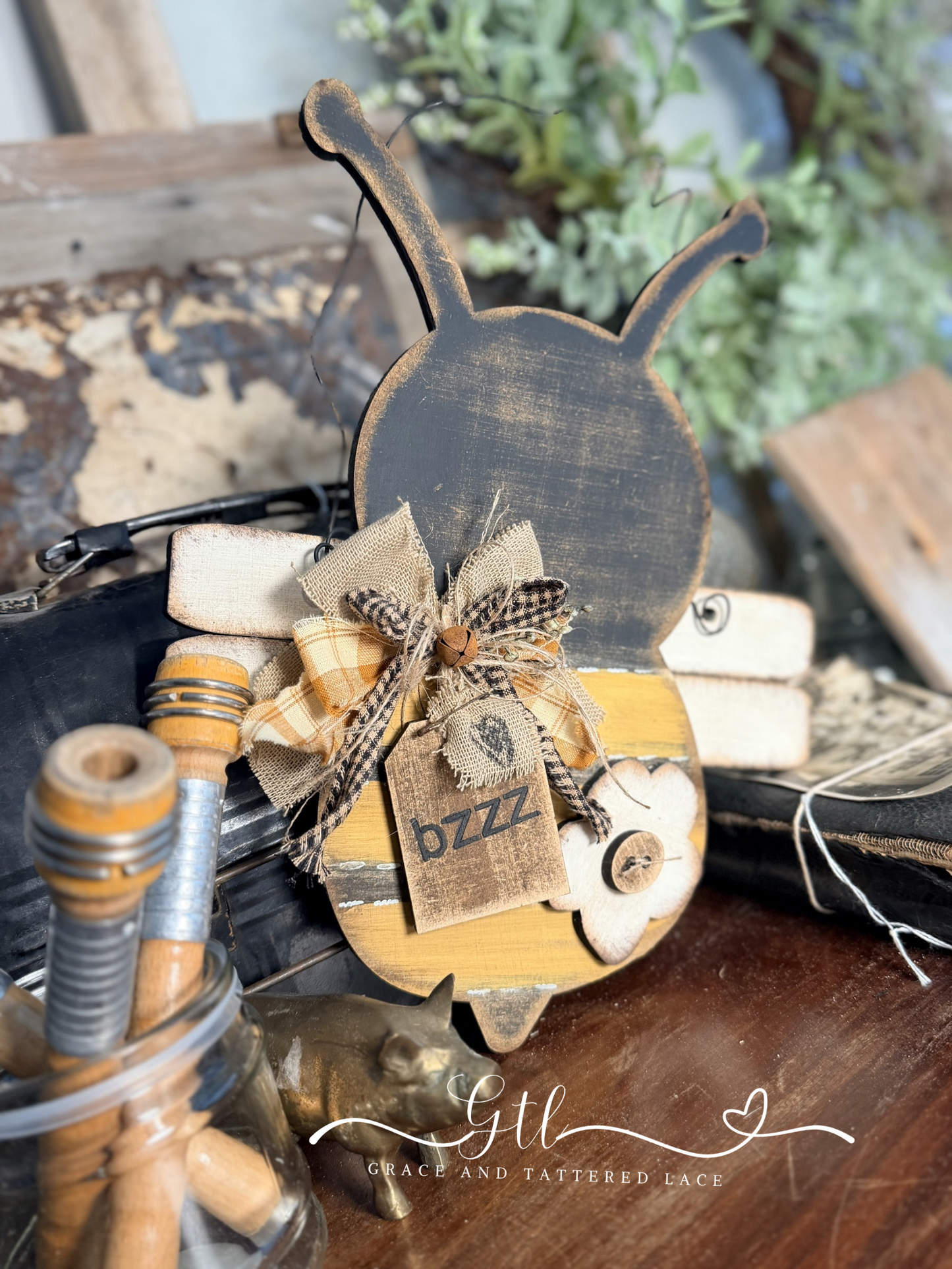 Wonky Rustic Bee Hanger Large 604