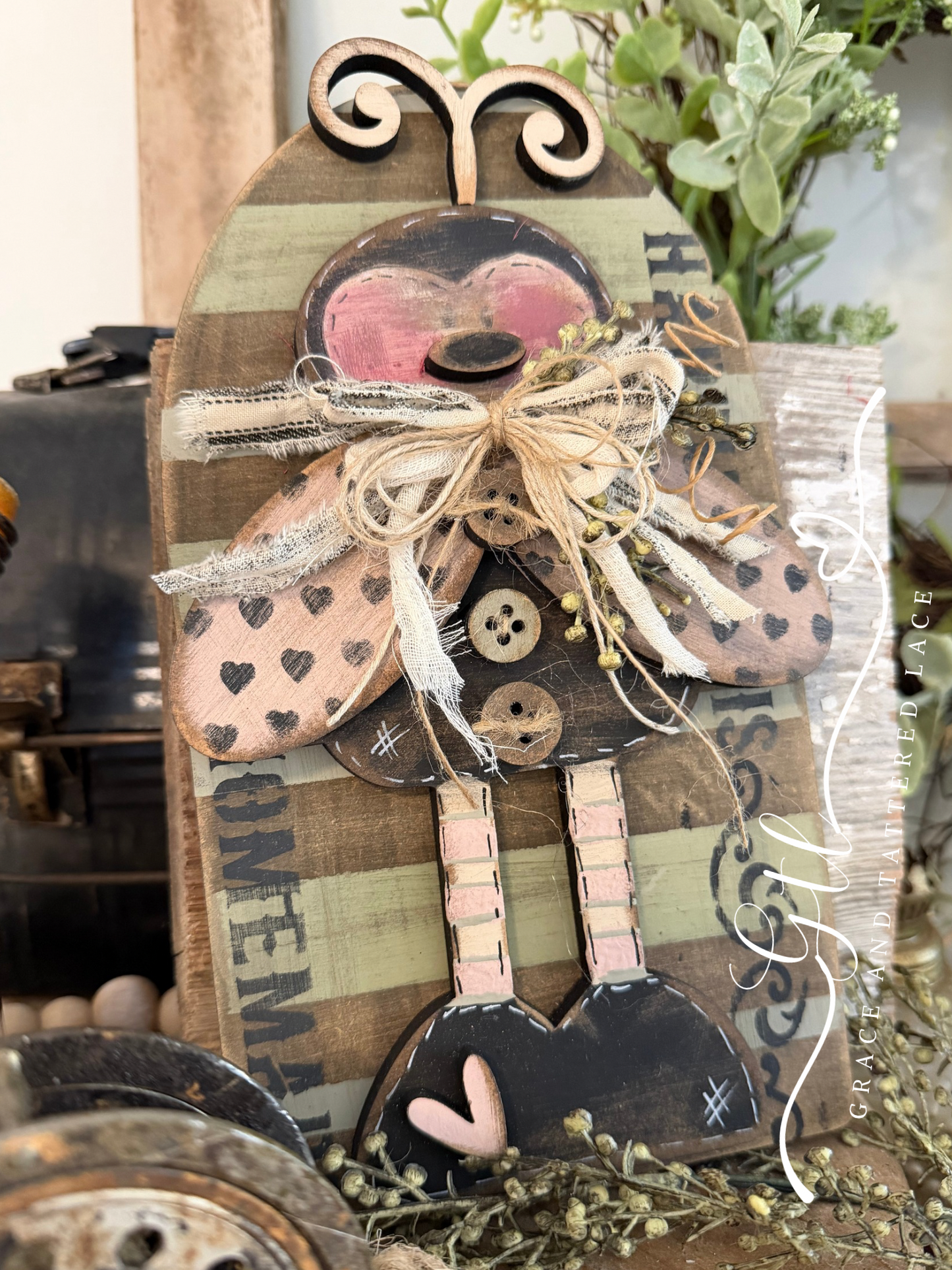 Rustic Prim Ladybug/Bee #444