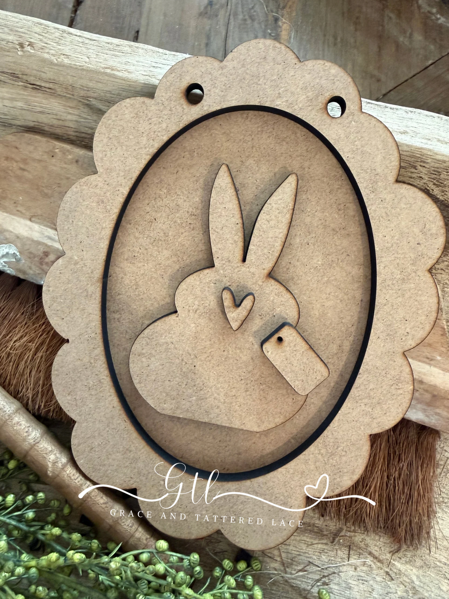 Wonky Scalloped Oval Frame with Chubby Bunny DIY Craft Kit #413