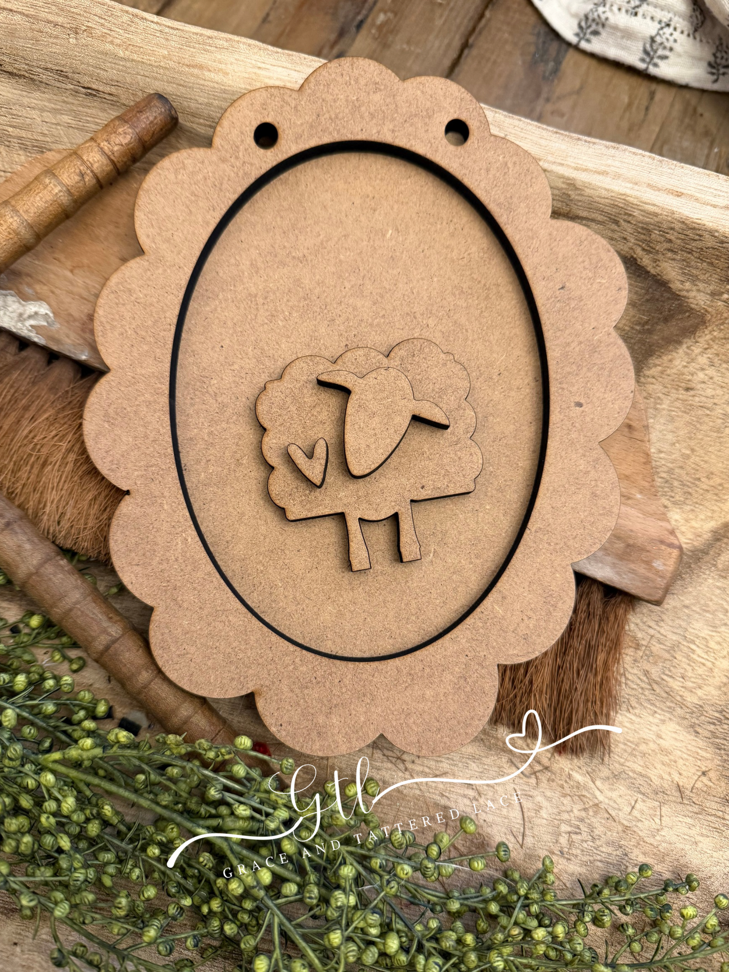 Wonky Scalloped Oval Frame with Wonky Sheep DIY Craft Kit #426