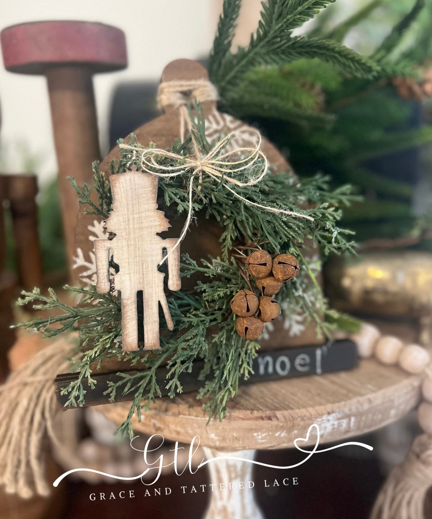 Cloche Nutcracker Shelf Leaner #374