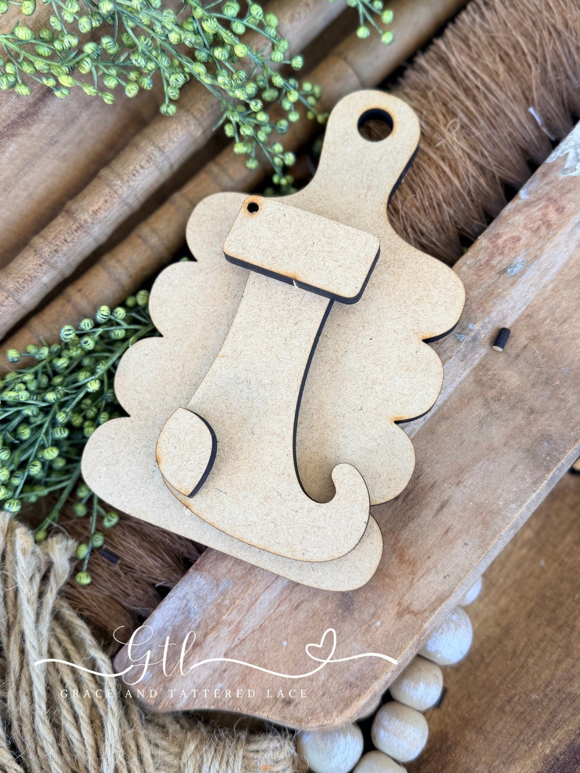 Unfinished retro vintage scalloped stocking ornament wood kit